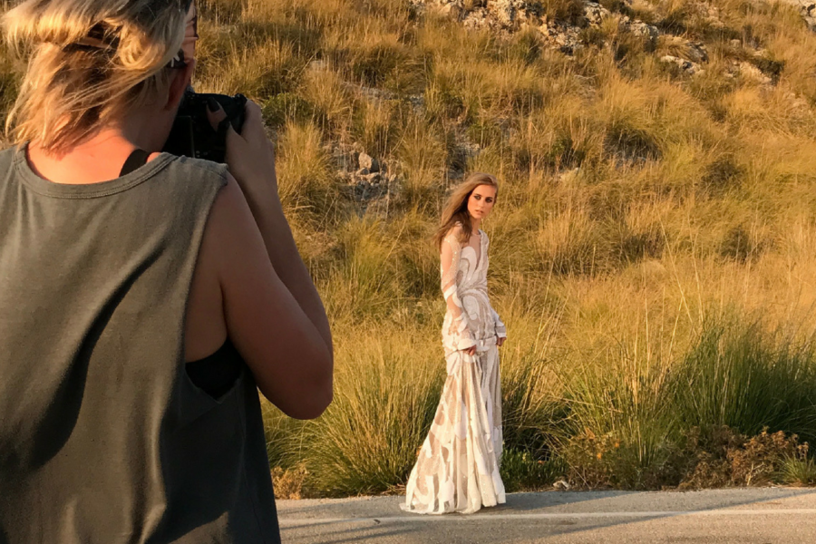 Making-of: Foto-Shooting mit Kleidern von Naeem Khan