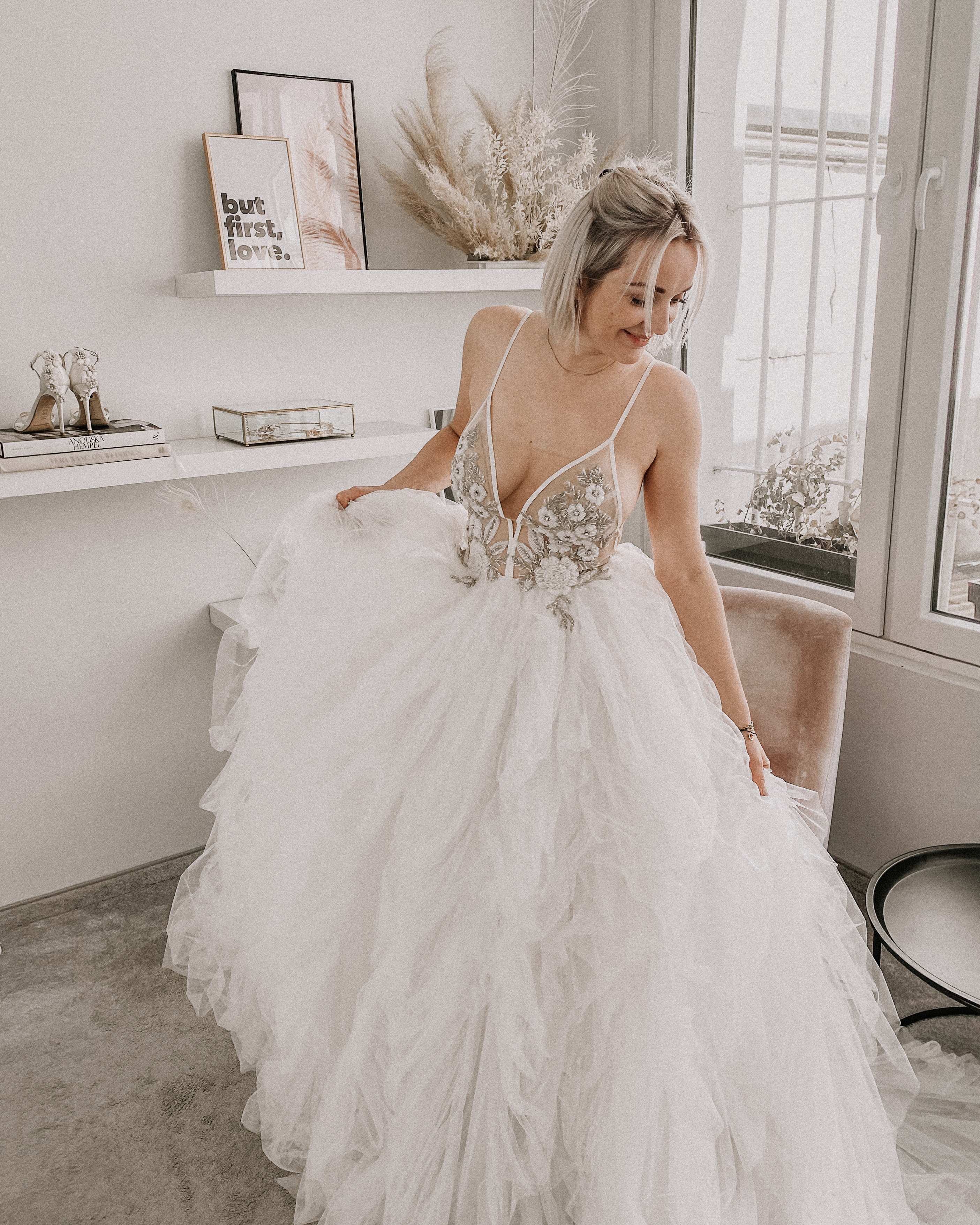 Glückliche Bräute und atemberaubende Brautkleider